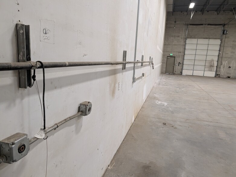 More Photos Of 4694-4696 S 200 W, Salt Lake City Light Manufacturing For Lease