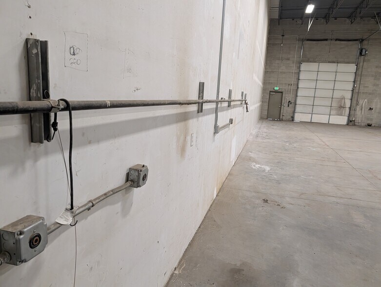 More Photos Of 4694-4696 S 200 W, Salt Lake City Light Manufacturing For Lease