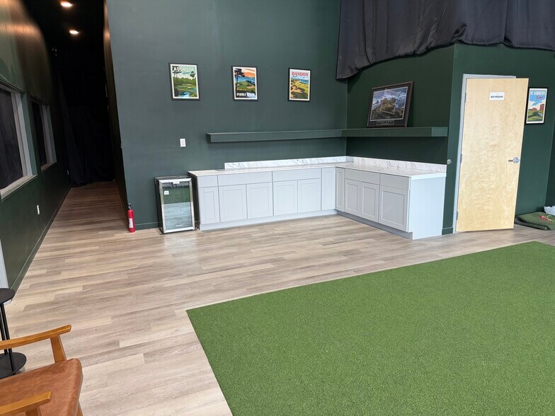More Photos Of 2764-2808 W 14000 S, Bluffdale Showroom For Lease