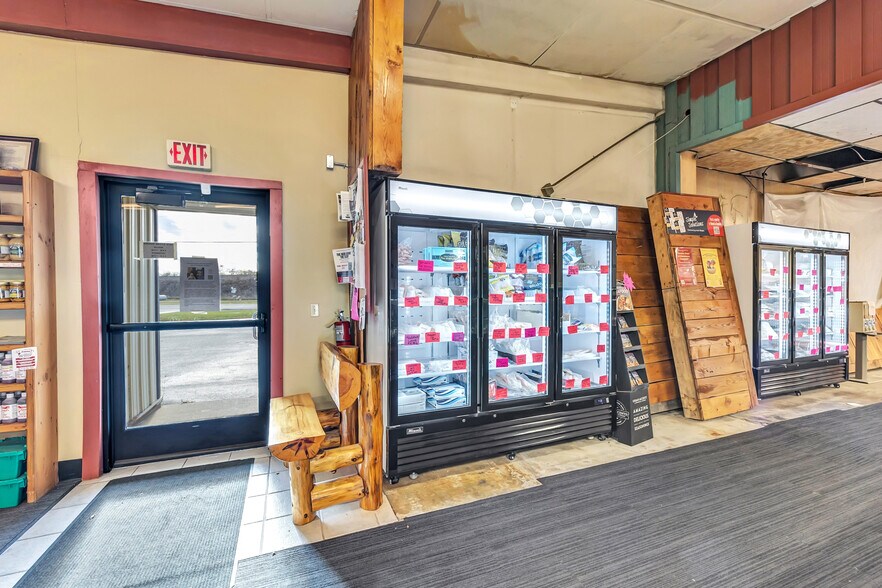 More Photos Of 715 Redfield St, Waupaca Freestanding For Sale