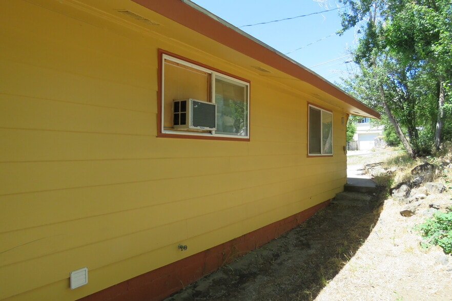 More Photos Of 326 Jefferson St, Klamath Falls Multifamily For Sale
