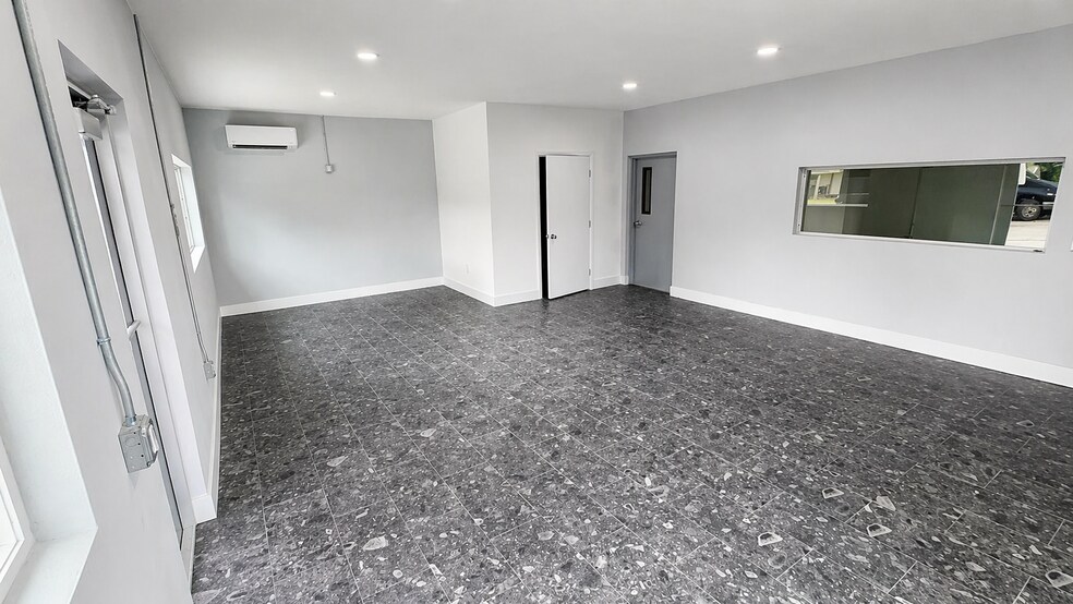 More Photos Of 1420 NE 131st St, North Miami Service For Lease