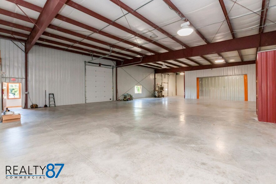 More Photos Of 6325 7th Street Ct SW, Cedar Rapids Warehouse For Lease
