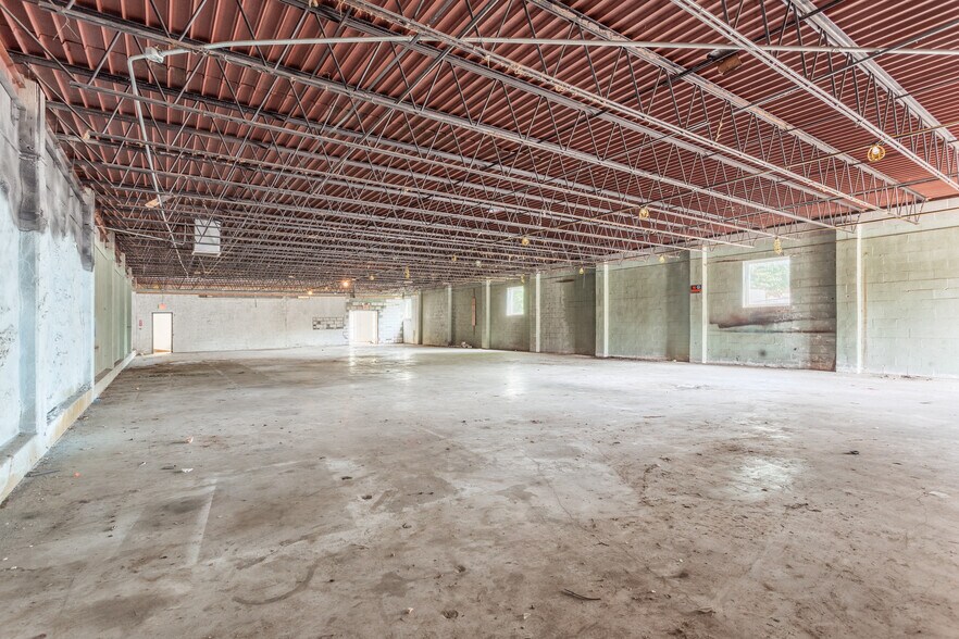 More Photos Of 100 Collinsville St, Whitesboro Light Manufacturing For Lease