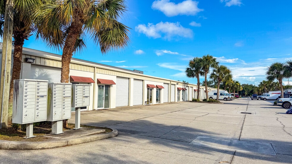 More Photos Of 2600 Aurora Rd, Melbourne Unknown For Lease