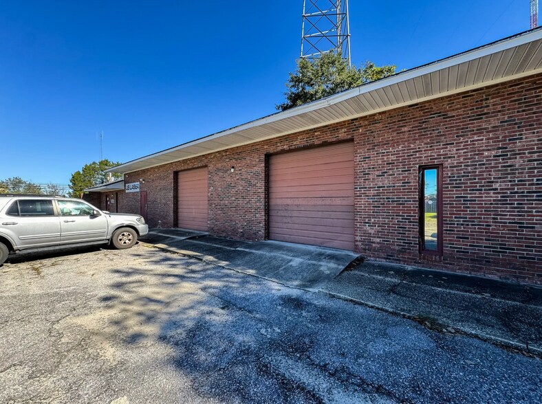 More Photos Of 5946 Shakespeare Rd, Columbia Warehouse For Lease