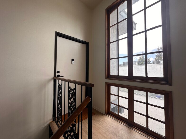 More Photos Of 12750 Ventura Blvd, Studio City Loft Creative Space For Lease