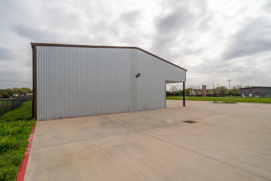 More Photos Of 6424 Queenston Blvd, Houston Light Distribution For Sale