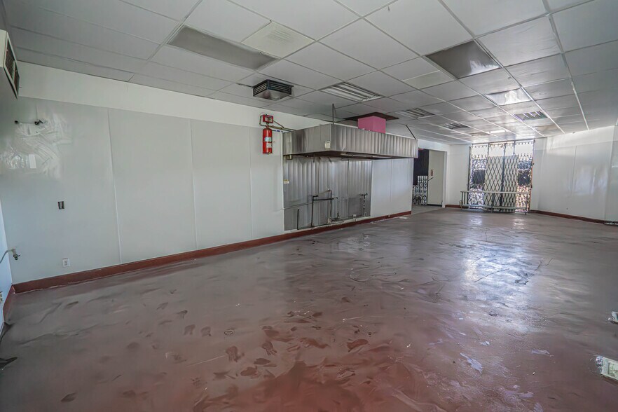 More Photos Of 1901 S Alameda St, Los Angeles General Retail For Sale