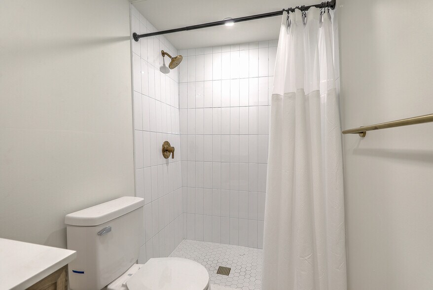 More Photos Of 68 Lee St, Charleston Apartments For Sale