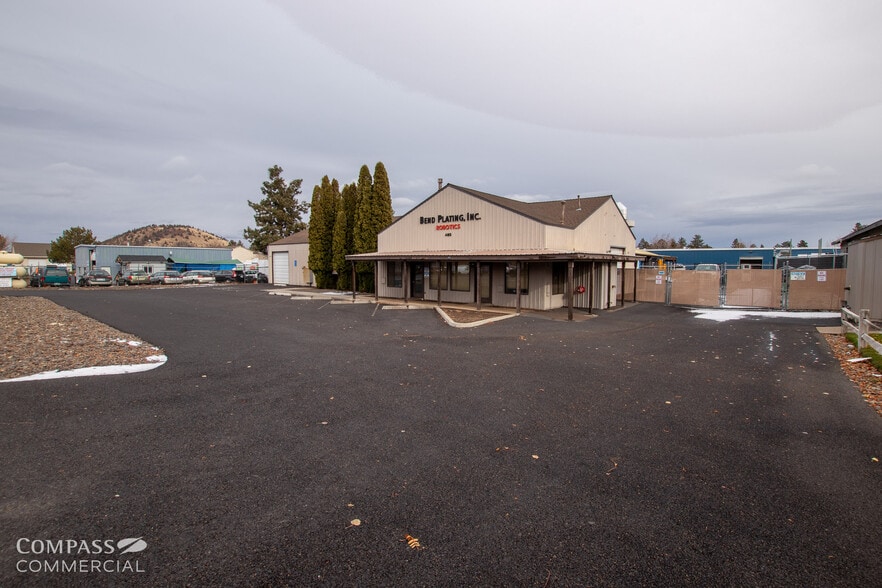 More Photos Of 480 SE Bridgeford Blvd, Bend Industrial For Lease
