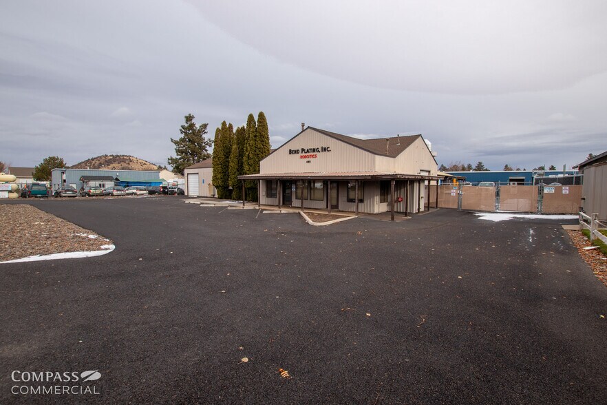 More Photos Of 480 SE Bridgeford Blvd, Bend Industrial For Lease
