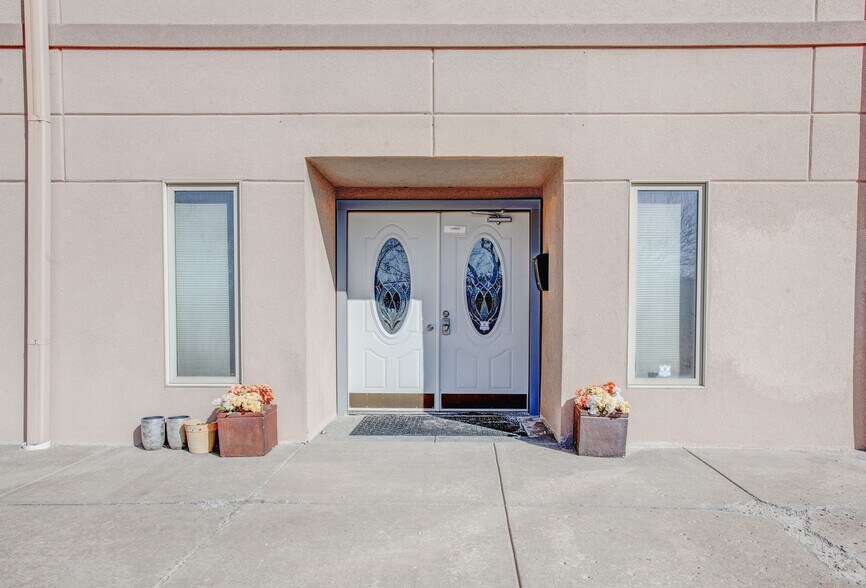 More Photos Of 2311 Wakarusa Dr, Lawrence Freestanding For Lease