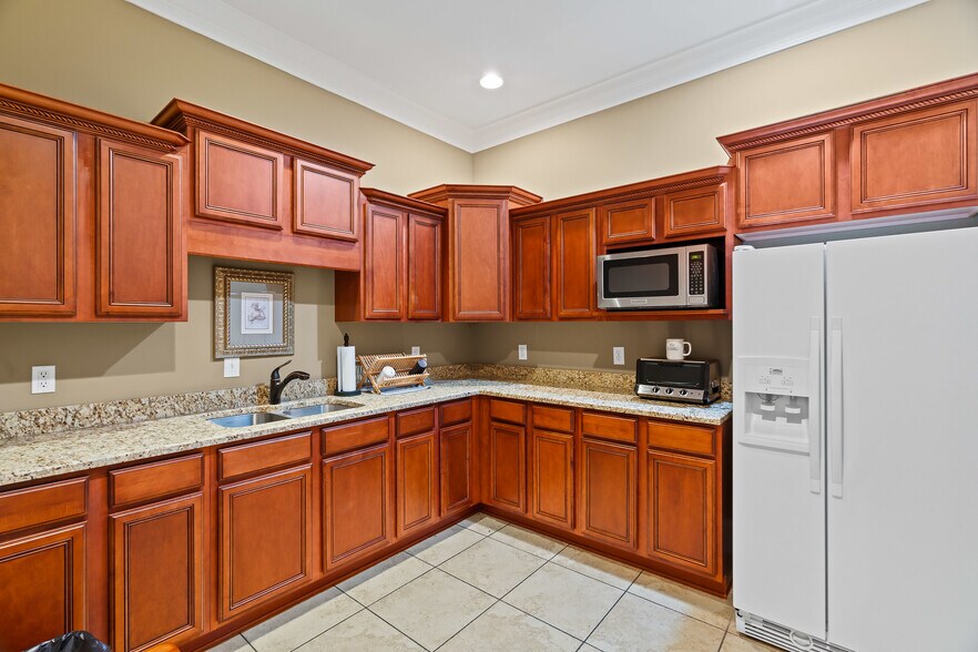 More Photos Of 206 Fortress Blvd, Murfreesboro Office For Sale