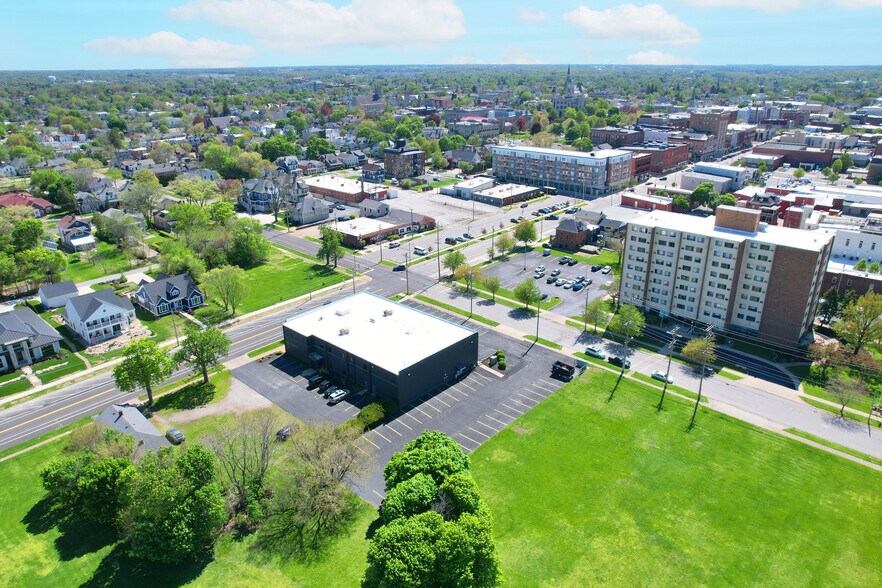 More Photos Of 419 E Market St, Sandusky Hotel For Sale