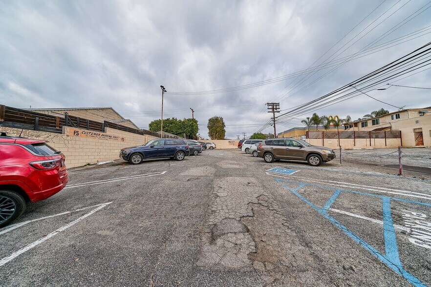 More Photos Of 10627 W Pico Blvd, Los Angeles Freestanding For Lease