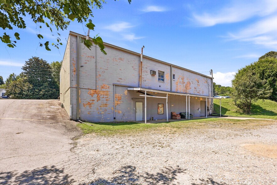 More Photos Of 1854 Thompson Bridge Rd, Gainesville Freestanding For Sale