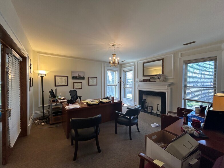 More Photos Of 520 N Walnut St, Bloomington Office For Lease