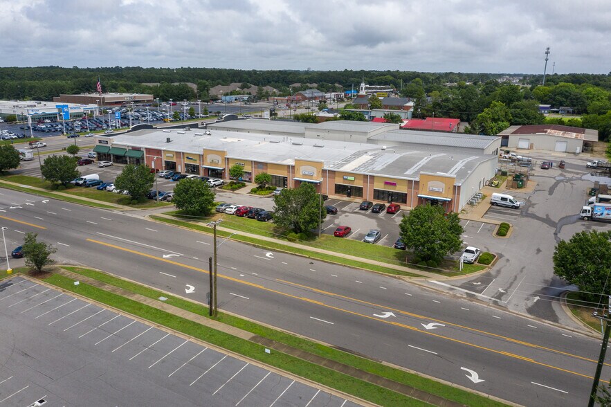 More Photos Of 4101 Raeford Rd, Fayetteville General Retail For Lease