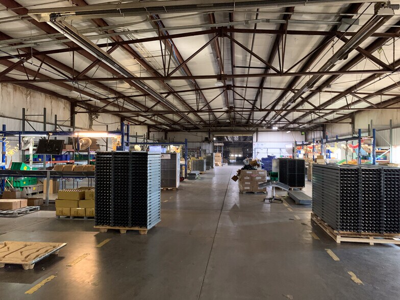 More Photos Of 1205 E Summit St, Maquoketa Warehouse For Lease