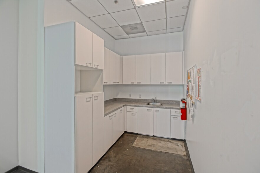 More Photos Of 887-889 N Douglas St, El Segundo Loft Creative Space For Sale