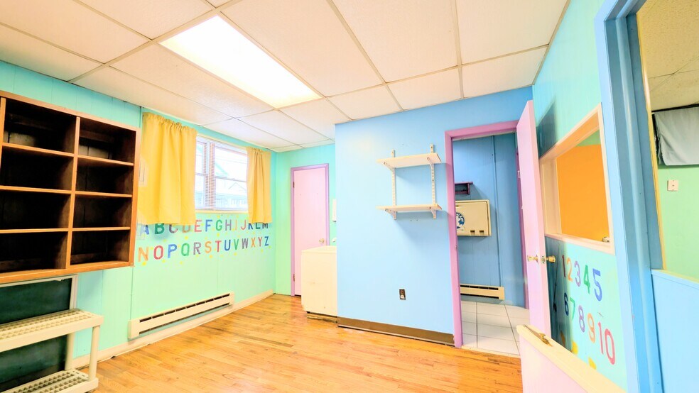 More Photos Of 2241 Ridge Rd, Bangor Flex For Sale