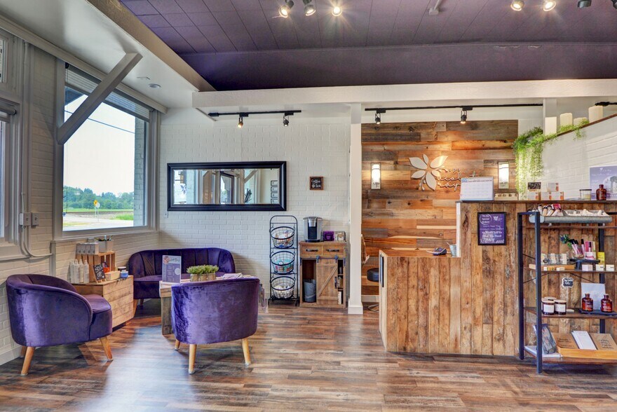 More Photos Of 1415 Pioneer Hwy, Silvana General Retail For Sale