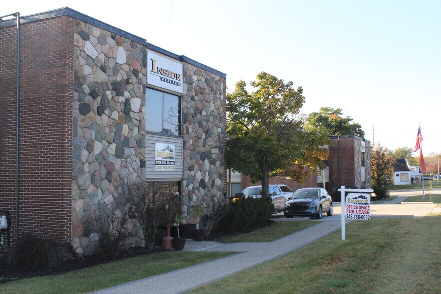 More Photos Of 1877 Orchard Lake Rd, Sylvan Lake Medical For Sale