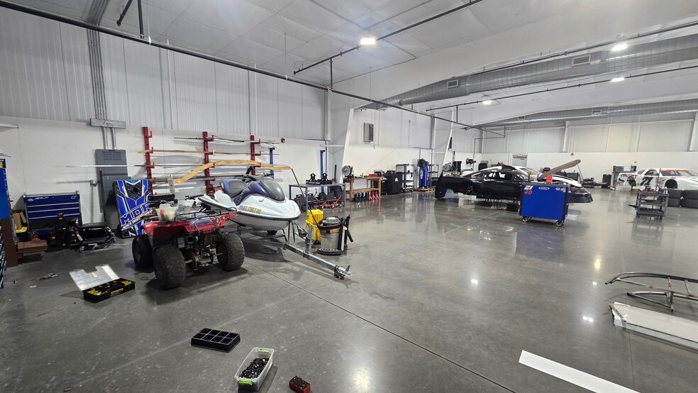 More Photos Of 197 Thunder Rd, Mooresville Light Distribution For Lease