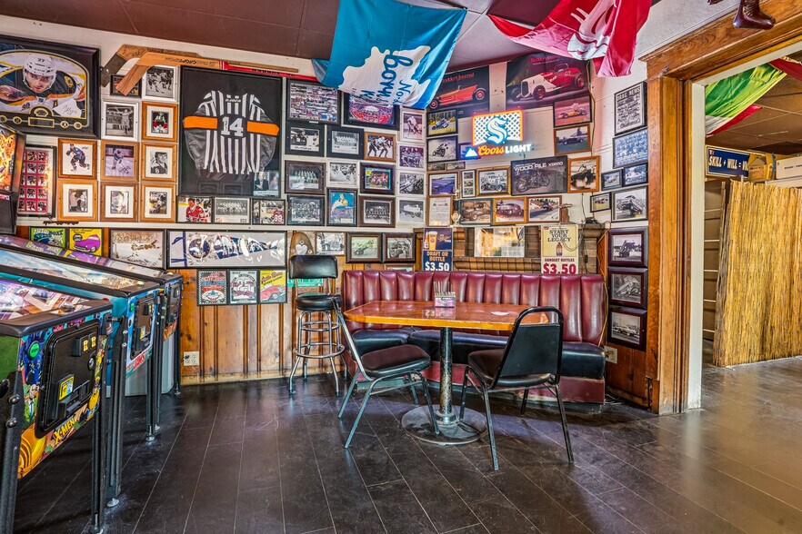 More Photos Of 2926 N Monroe St, Spokane Bar For Sale