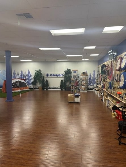 More Photos Of 2801 E 12th St, Los Angeles Warehouse For Lease