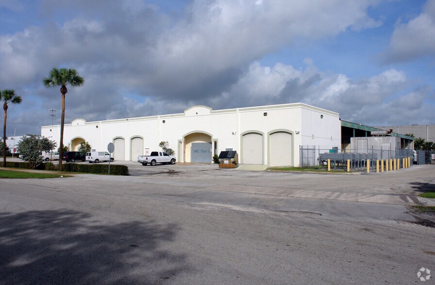 More Photos Of 16565 NW 15th Ave, Miami Warehouse For Lease