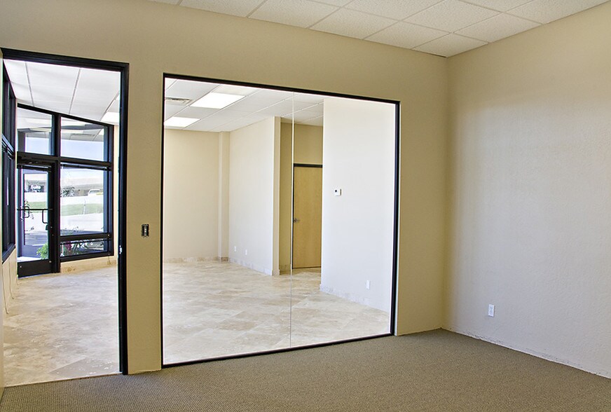 More Photos Of 7655 E Redfield Rd, Scottsdale Light Distribution For Lease