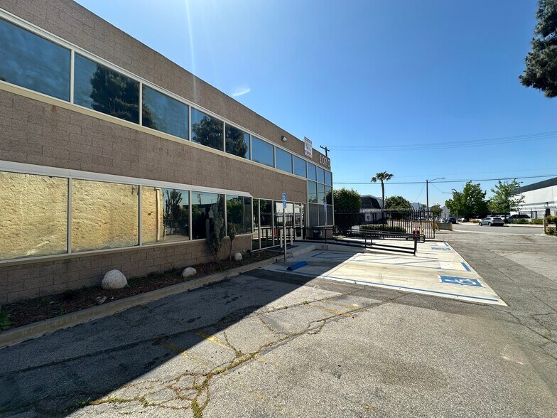 More Photos Of 2070 Floyd St, Burbank Light Manufacturing For Lease