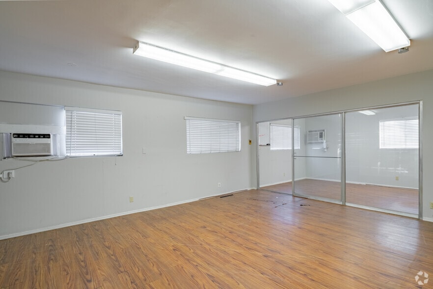 More Photos Of 923 S Prairie Ave, Inglewood Warehouse For Lease