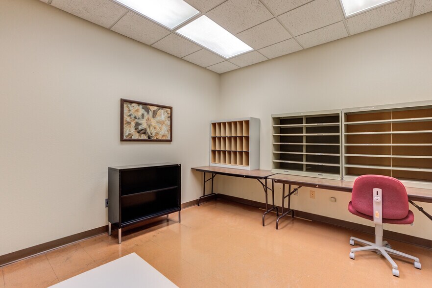 More Photos Of 3802-3806 Interstate 27, Lubbock Office For Sale