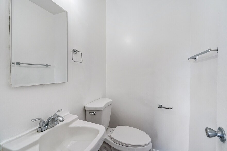 More Photos Of 6812 11th Ave, Los Angeles Apartments For Sale