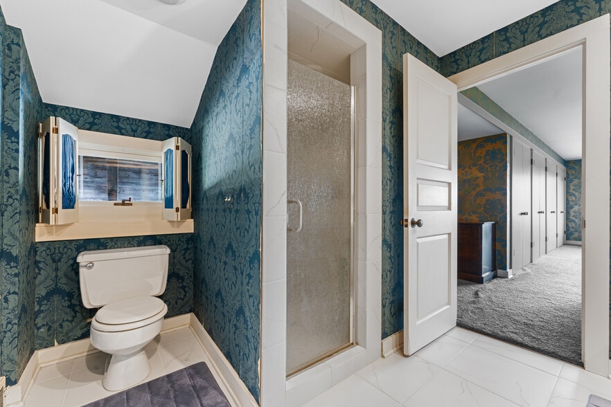 More Photos Of 550 Warner rd, Vienna Specialty For Sale