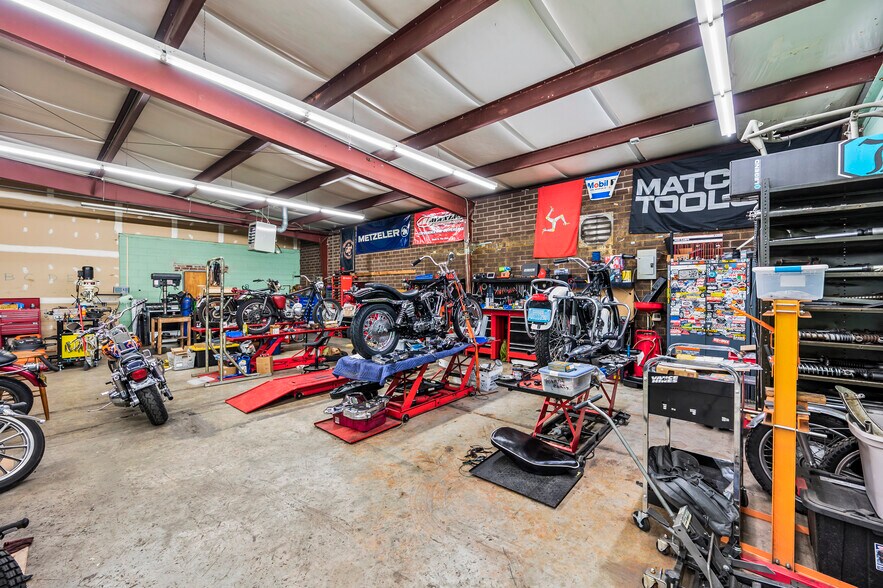 More Photos Of 161 S Walnut Cir, Greensboro Warehouse For Sale