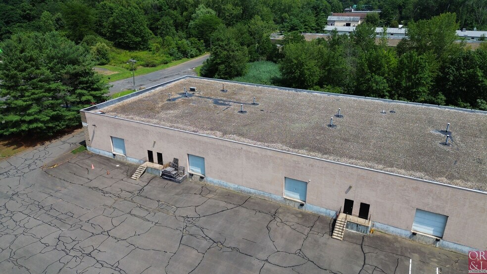 More Photos Of 95 Peters Rd, Bloomfield Light Manufacturing For Lease