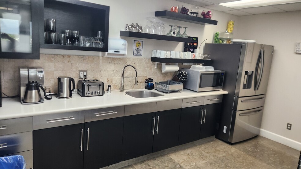 More Photos Of 1111 Park Centre Blvd, Miami Gardens Office Residential For Lease