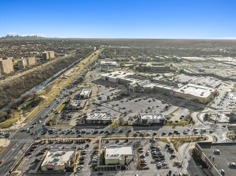 More Photos Of , Lincolnwood General Retail For Sale