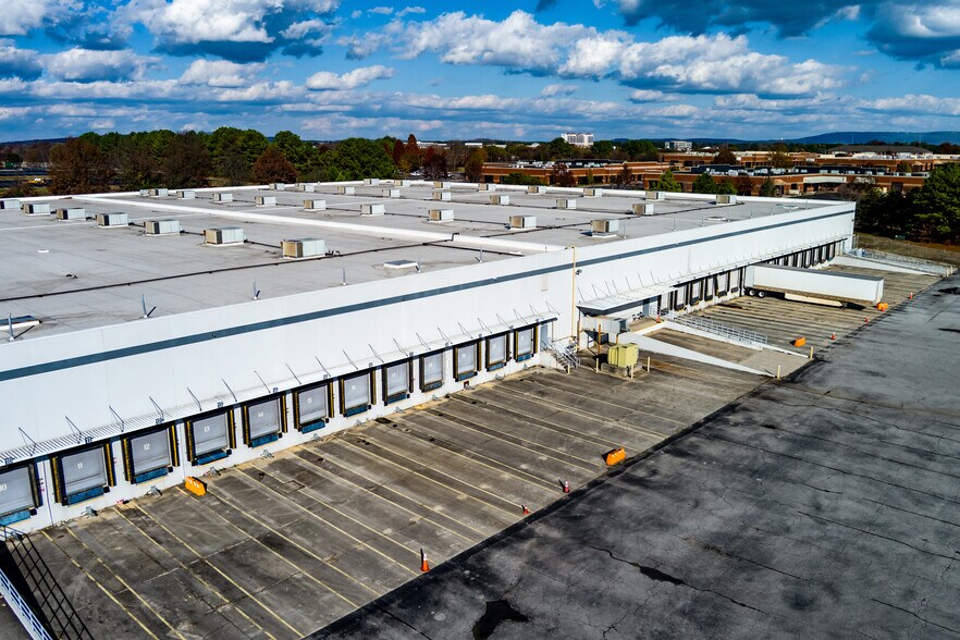 More Photos Of 300 Diamond Dr NW, Huntsville Warehouse For Lease