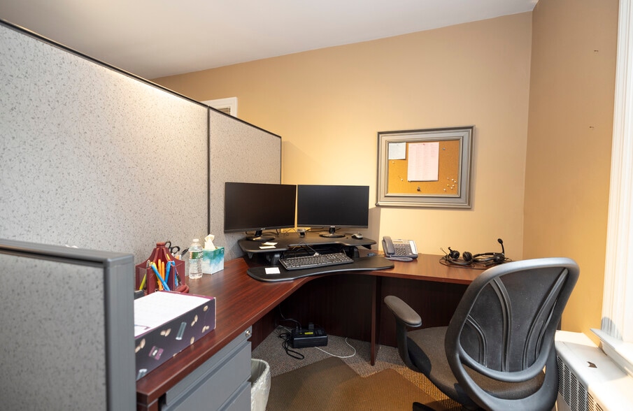 More Photos Of 4024 West Chester Pike, Newtown Square Office For Lease