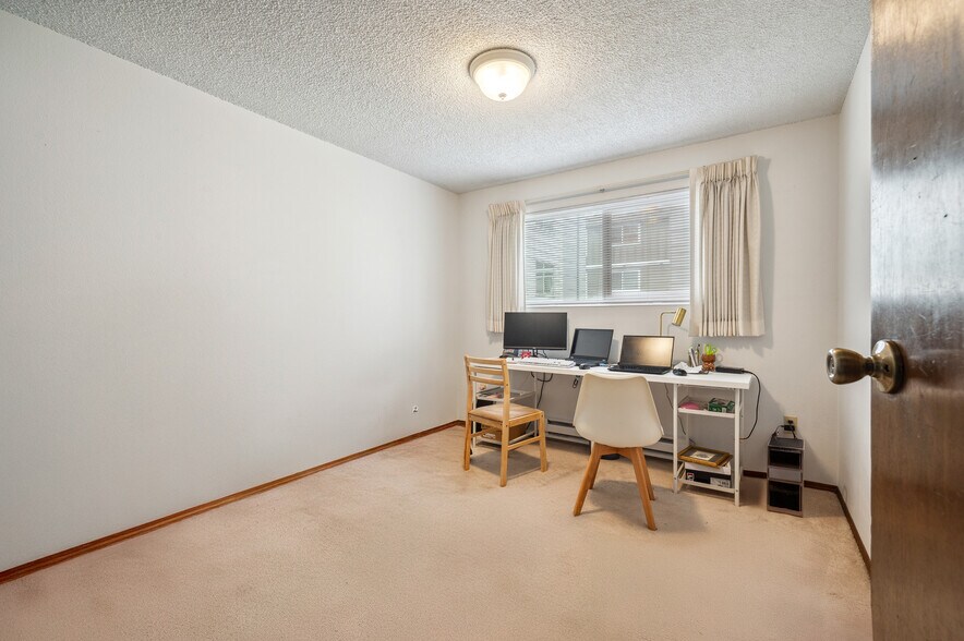 More Photos Of 1423 NW 60th St, Seattle Apartments For Sale