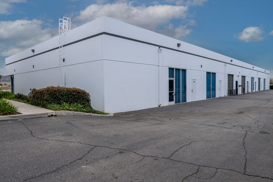 More Photos Of 1902 Orange Tree Ln, Redlands Unknown For Lease