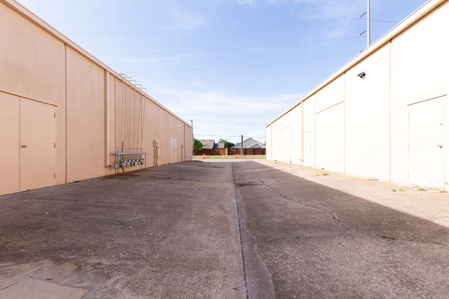 More Photos Of 800 Rock Creek Rd, Norman Office For Lease