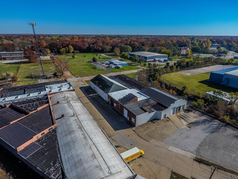 More Photos Of 331 Miller St, Benton Harbor Warehouse For Lease