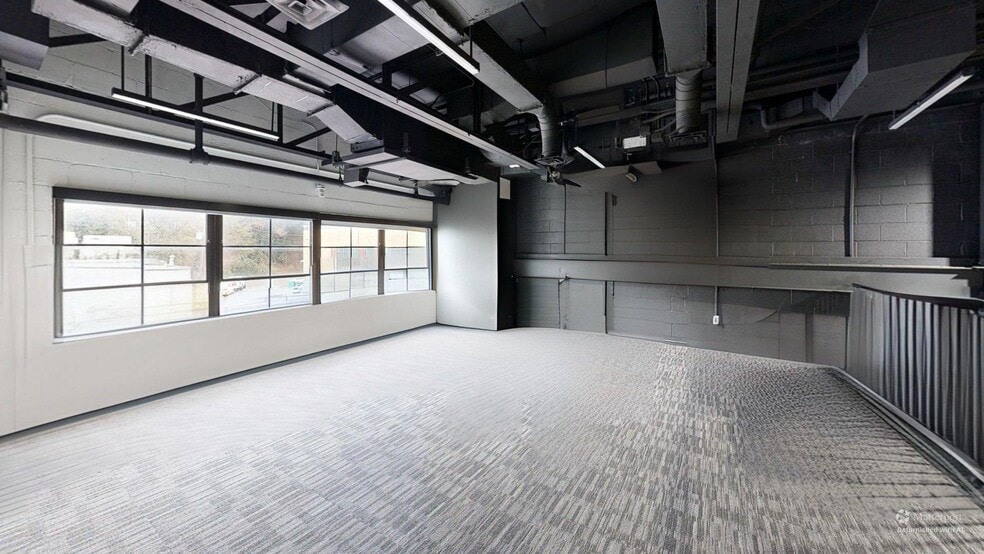 More Photos Of 550 Somerset Ter NE, Atlanta Storefront For Lease