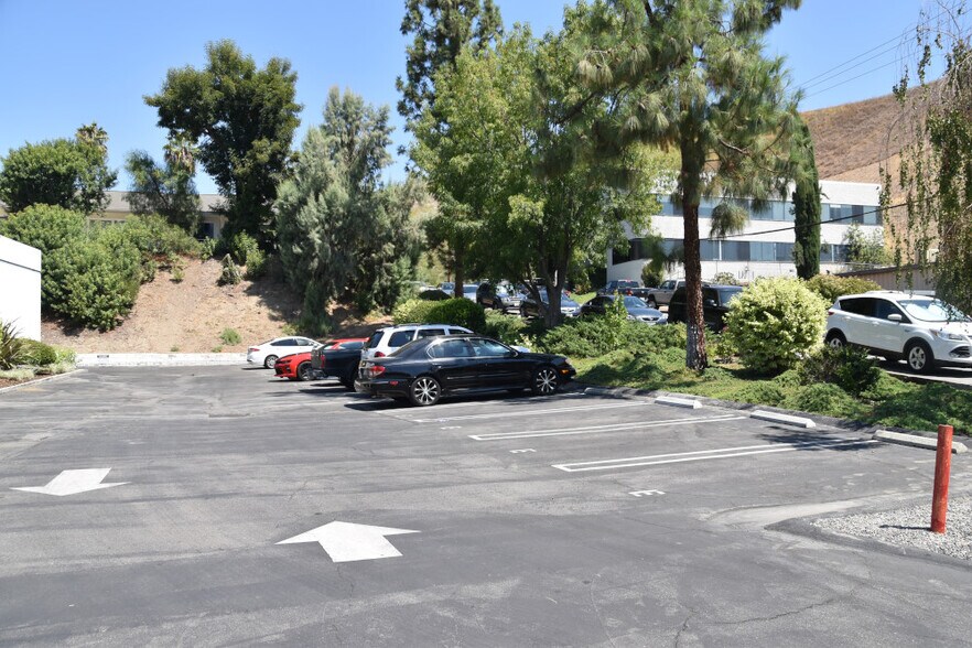 More Photos Of 5115 Douglas Fir Rd, Calabasas Warehouse For Lease